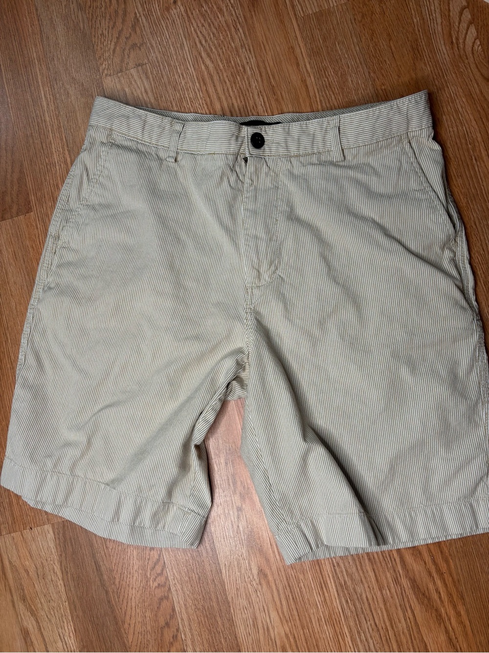 Club Room Men's Tan Pinstripe Flat-Front Shorts size 34